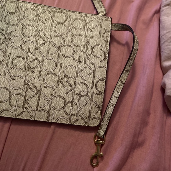 Calvin Klein - Picture 2 of 2